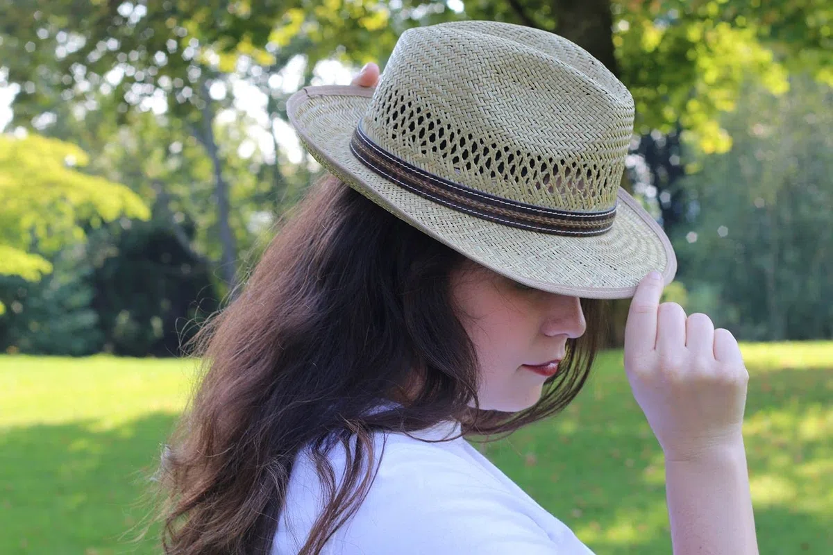 Breiter Strohhut Sommerhut Sonnenhut – Handgeflochten aus 100% Stroh – Bogart – Besonders Leicht, Flexibel, Hautfreundlich & Bequem - Natur