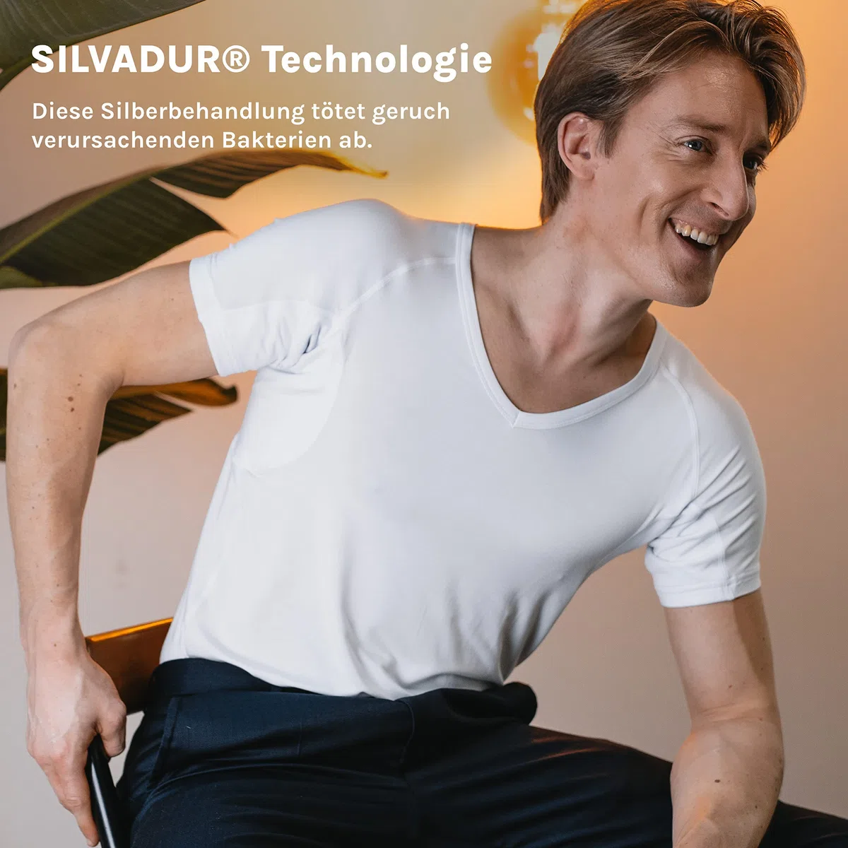 Anti Schweiß Shirt - T-Shirt gegen Schweißflecken - Anti Schweiß Unterhemd - Mit Armpads PRO & Silber Behandlung - Herren - V-Ausschnitt
