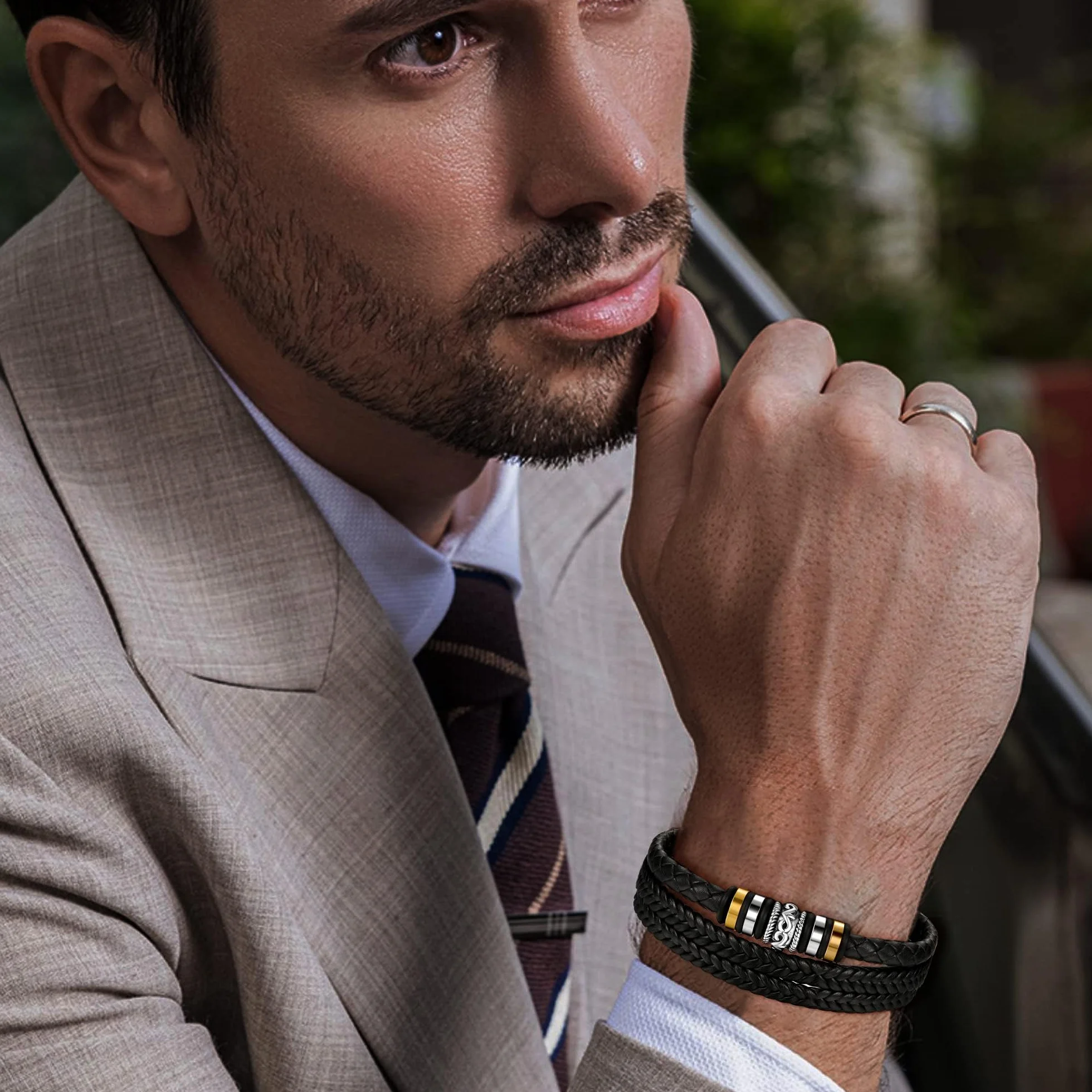 Dochais 2 Stücke Herren Armband, Premium Lederarmband für Männer in Schwarz Magnetverschluss aus Edelstahl Premium Echtlederarmband aus Leder Echtleder Geflochten Mit Magnet Verschluss