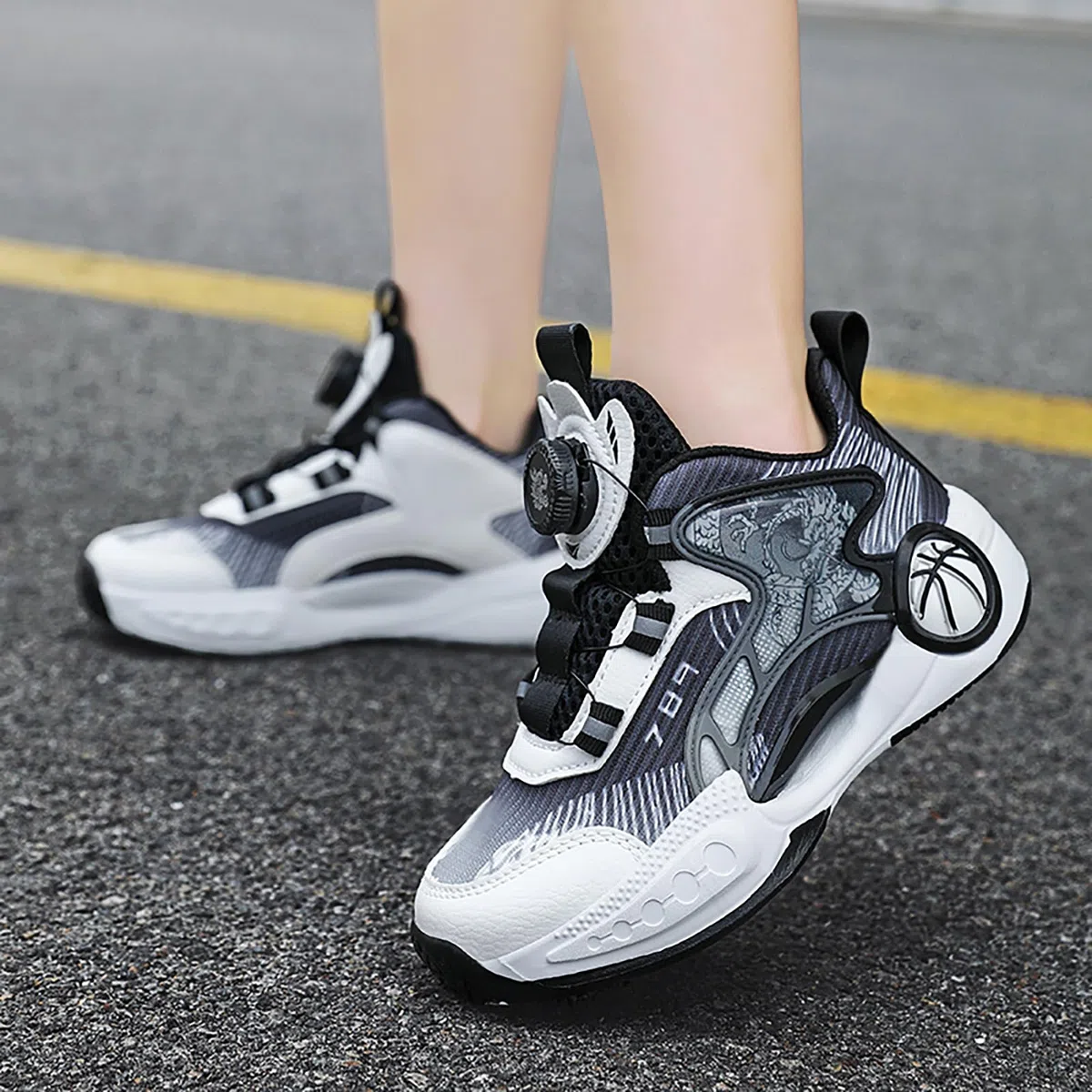 Kinder Basketballschuhe Jungen Turnschuhe Mädchen Sportschuhe Leicht Atmungsaktive High Top Sneaker Kinderschuhe mit Drehknopfe 8806 Schwarzweiß EU 36