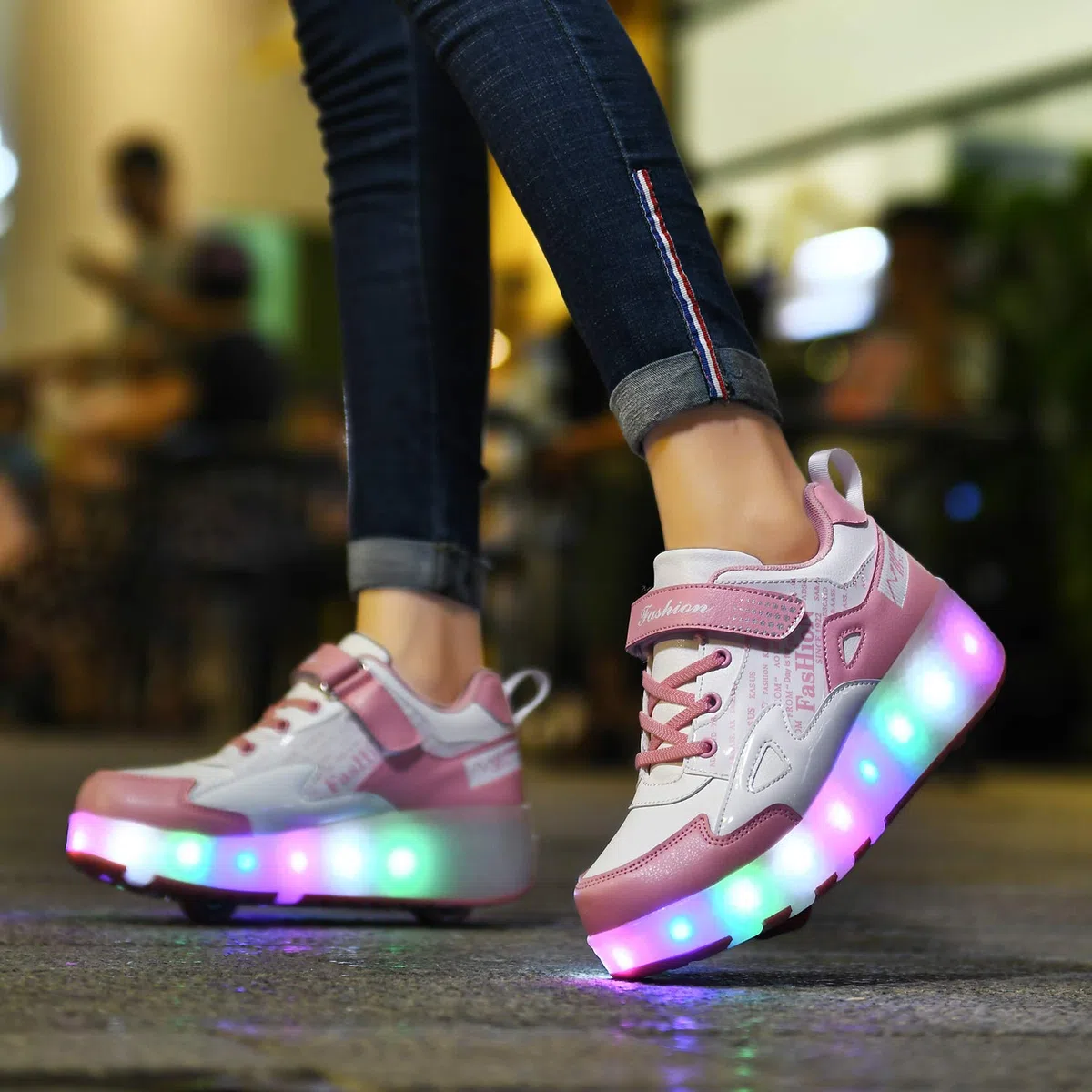 LED USB wiederaufladbar Lichter blinkende Farbe wechselnde Schuhe Multisport Outdoor auf Rollen Sport Gymnastik Sneakers mit Rolle Mädchen Jungen