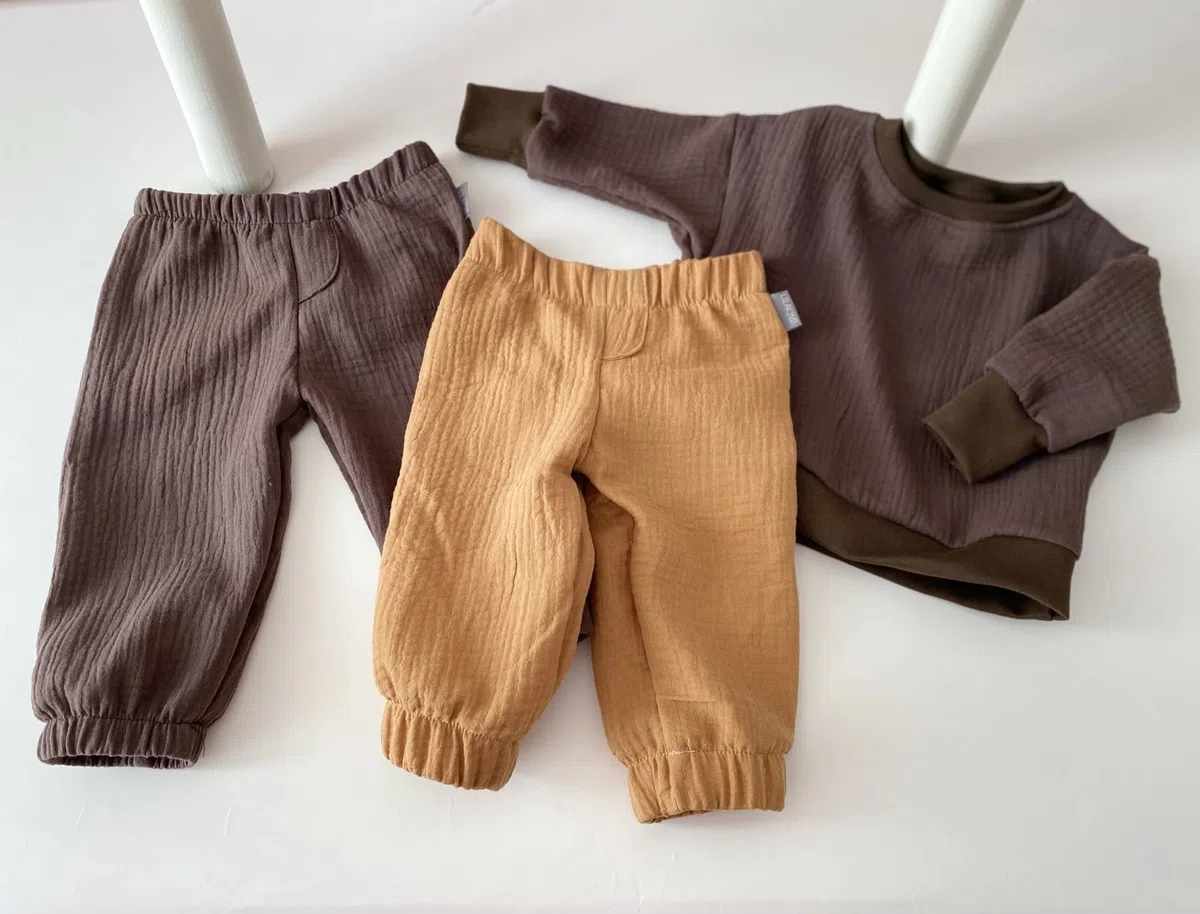 Lilakind“ Baby Kinder Sommer Musselin-​Hose Uni Rosa Beere Grau Grün Petrol Hellgrau Knöpfe Blumen Sterne rund Gr. 62/68-122/128 - Made in Germany
