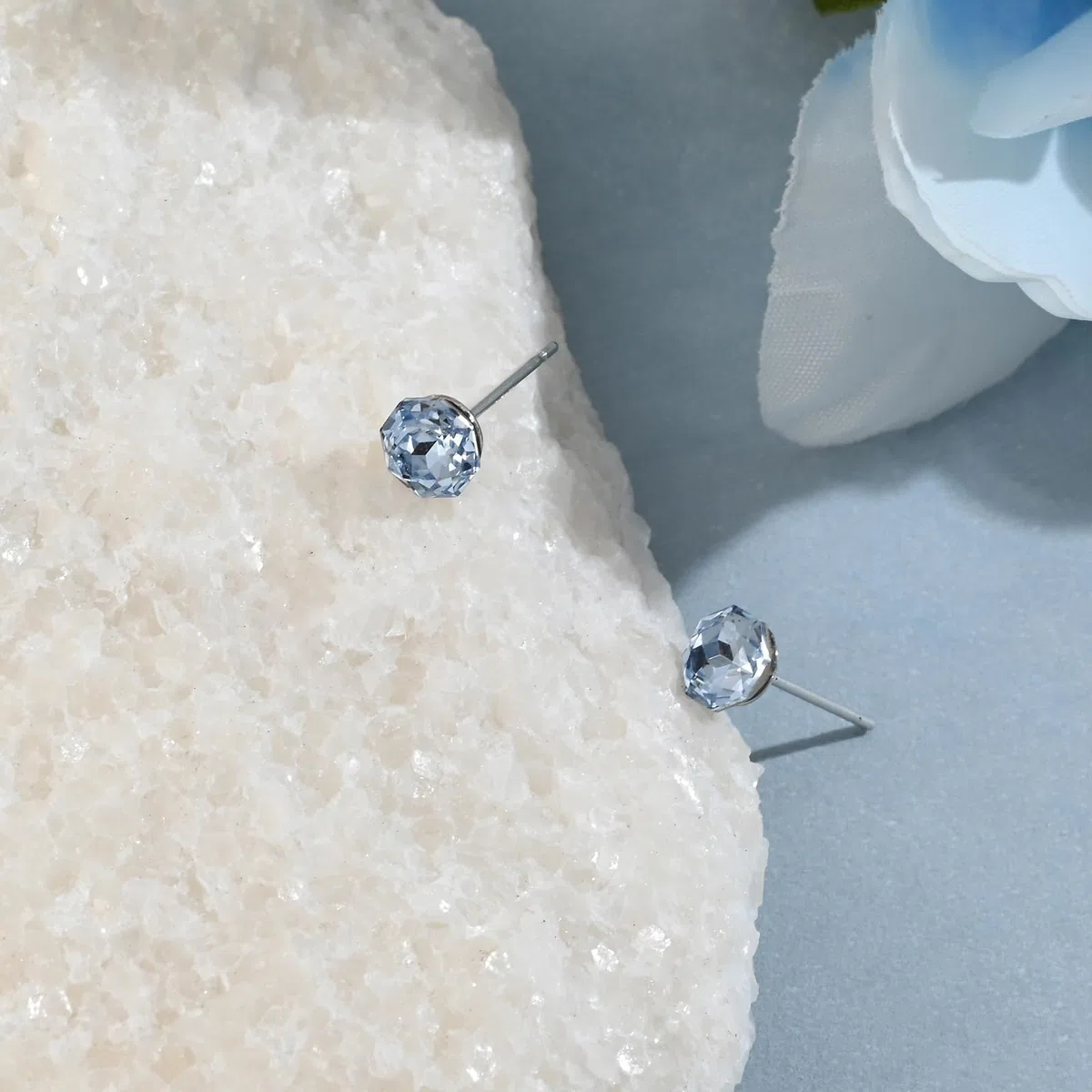 925 Sterling Silber Ohrstecker für Damen, Ohrringe Damen mit Aquamarin Kristallen und Edelstein-Geburtsstein, Hellblauer Geburtsstein Schmuck Geschenk für Frauen Freundin Mama Mädchen