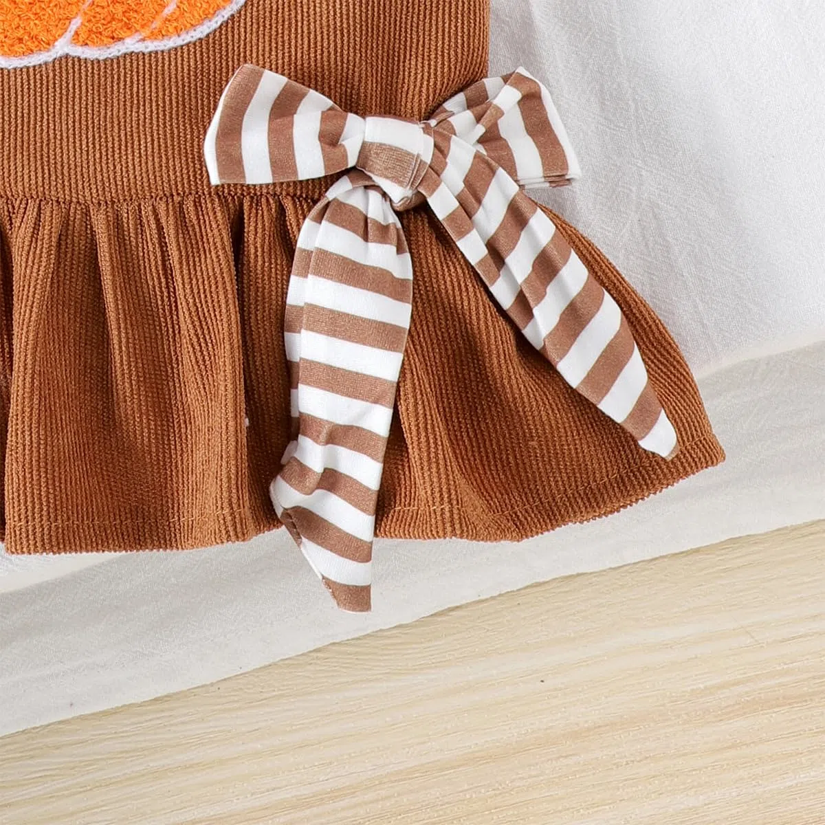 Baby Mädchen Halloween Röcke Sets Rüschen Langarm Tupfen Strampler Top + Süß Kürbis Overalls Hosenträger Kleid Herbst Kleidung Outfits 3Pcs Brauner Kürbis 3-6 Monate