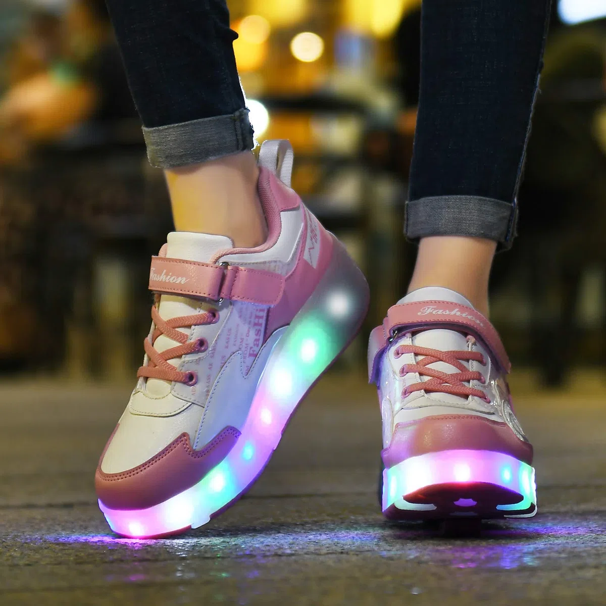 LED USB wiederaufladbar Lichter blinkende Farbe wechselnde Schuhe Multisport Outdoor auf Rollen Sport Gymnastik Sneakers mit Rolle Mädchen Jungen