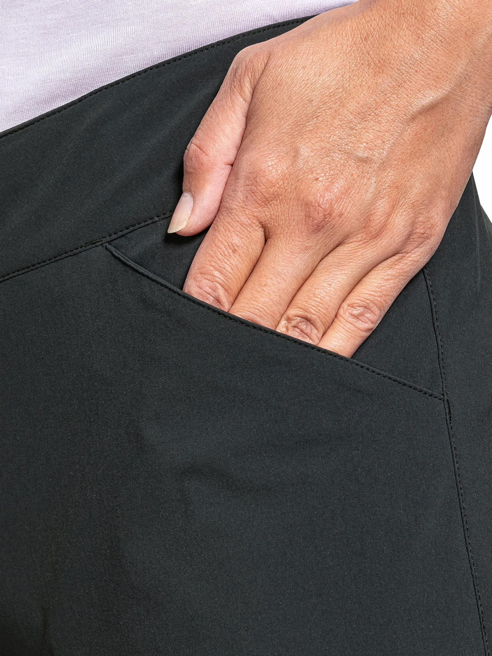 Schöffel Damen Shorts Danube L, Wasserabweisende Radhose, schnell trocknende Fahrradhose mit Bundverstellung
