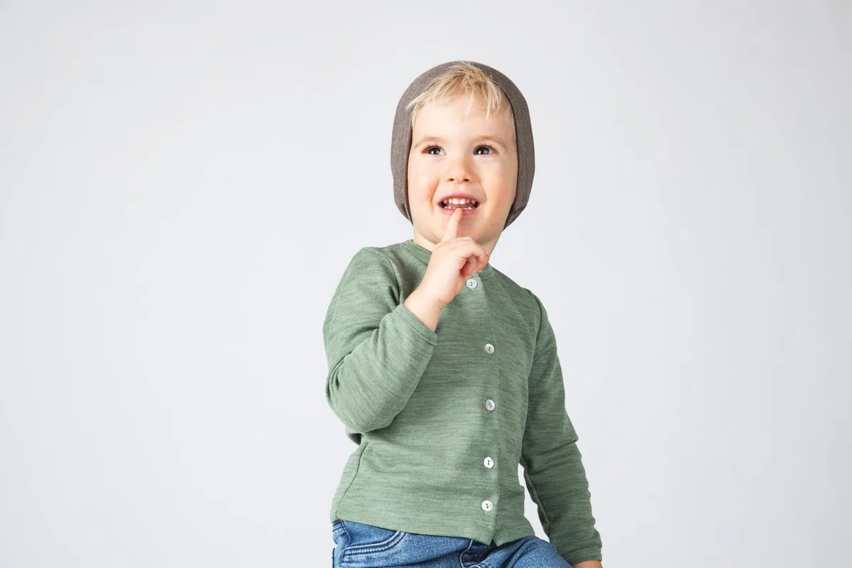 Engel | Baby Strickjacke | Jungen und Mädchen | 100% Wolle (kbT) | Mit Holzknöpfen