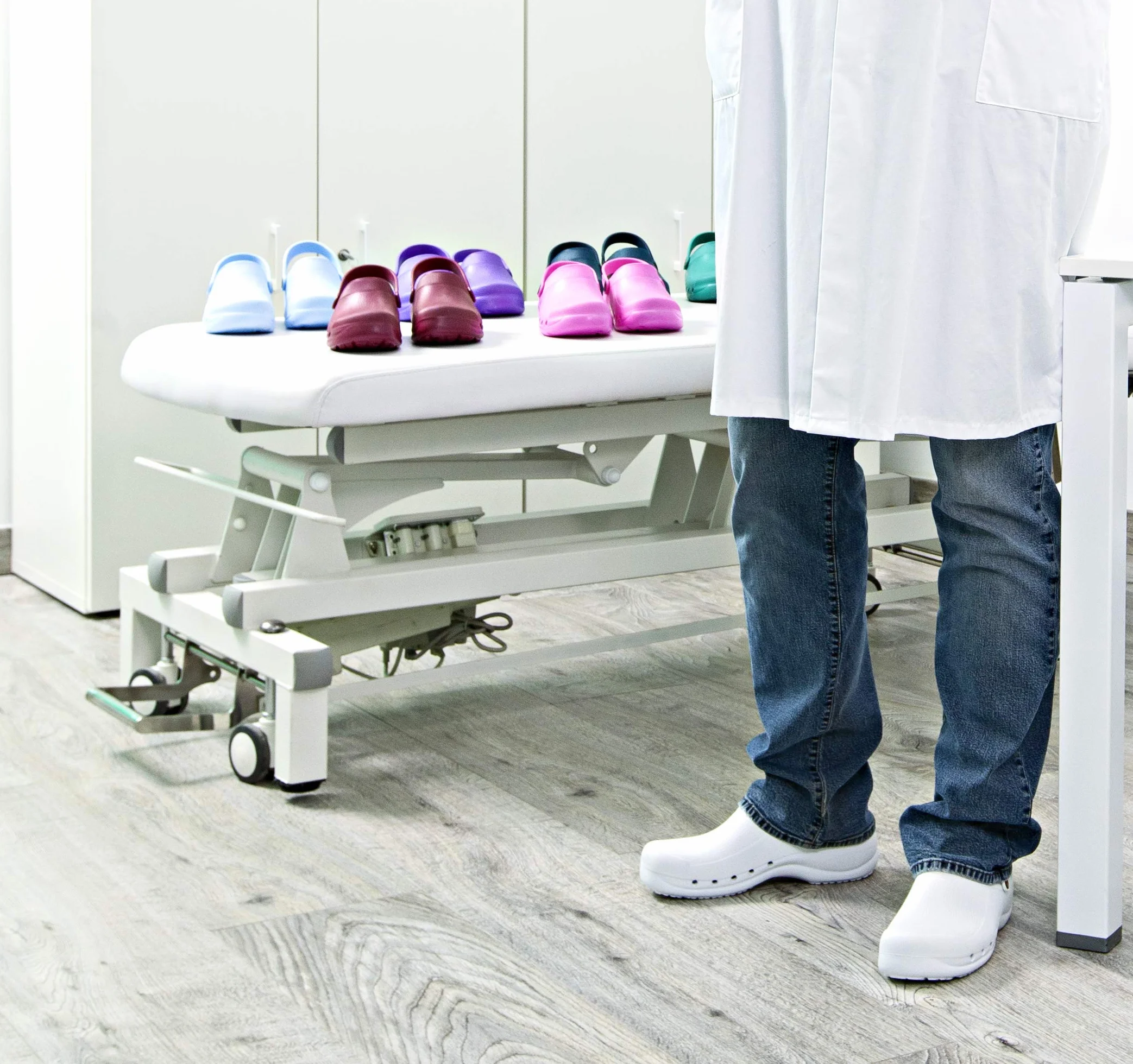 Dian Clog- Ultraleichter, Antibakteriall, Rutschfester Sicherheitstrainer, ideal für Krankenhaus-, Gesundheits-, Küchen- und Reinigungspersonal, Eva Rosa