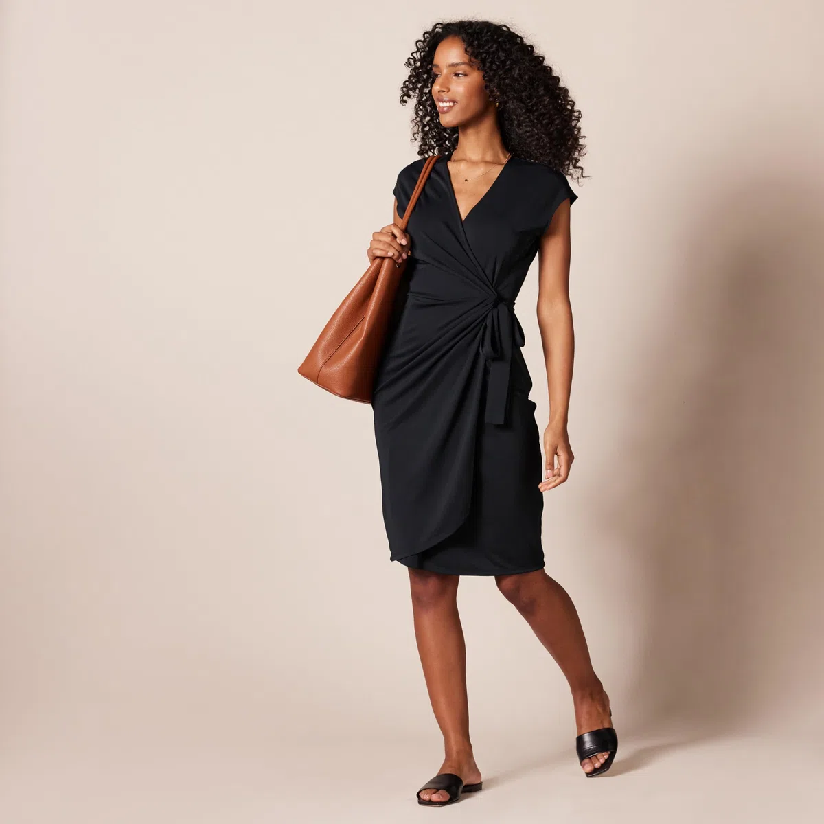 Amazon Essentials Damen Klassisches Wickelkleid mit Flügelärmeln (erhältlich in Übergröße)