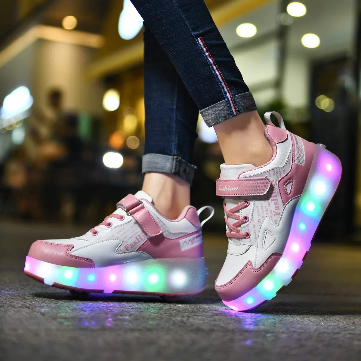 LED USB wiederaufladbar Lichter blinkende Farbe wechselnde Schuhe Multisport Outdoor auf Rollen Sport Gymnastik Sneakers mit Rolle Mädchen Jungen