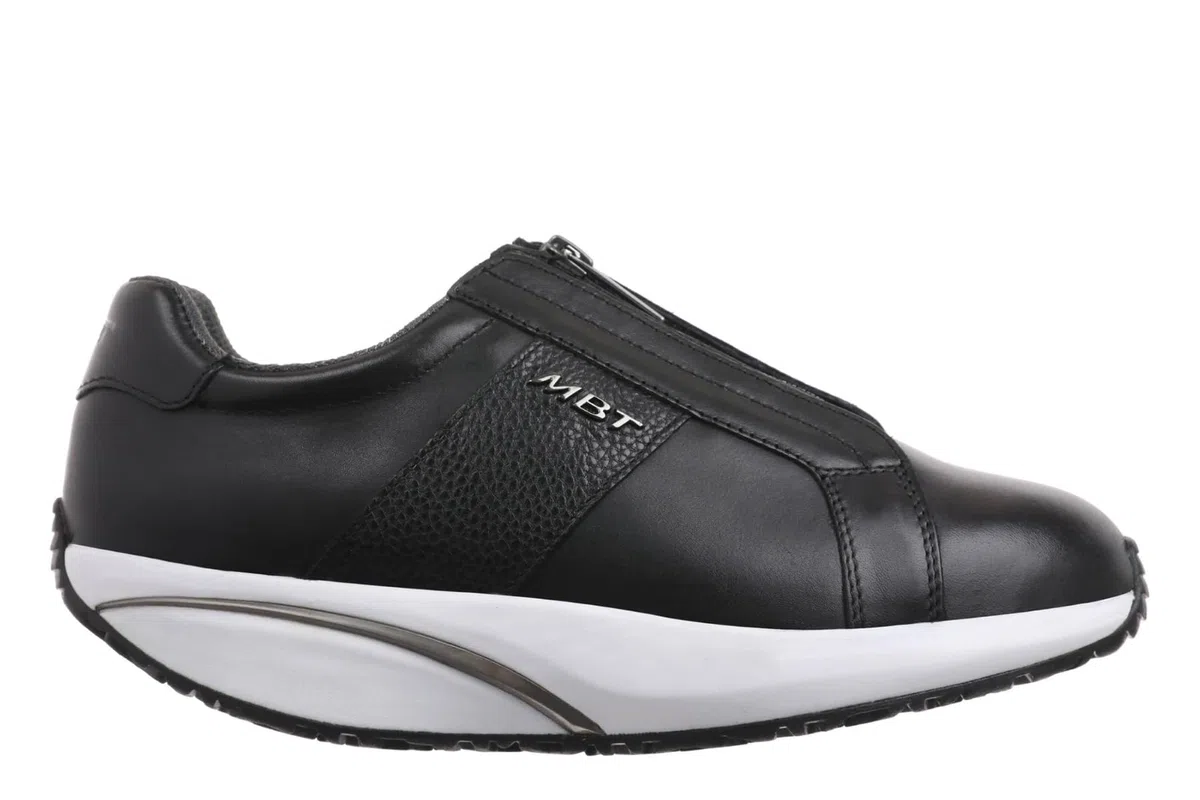 MBT AISAI Ledersneaker für Damen. Nappadesign mit Details aus Strukturiertem Leder. Frontaler Reißverschluss für leichten Einstieg.