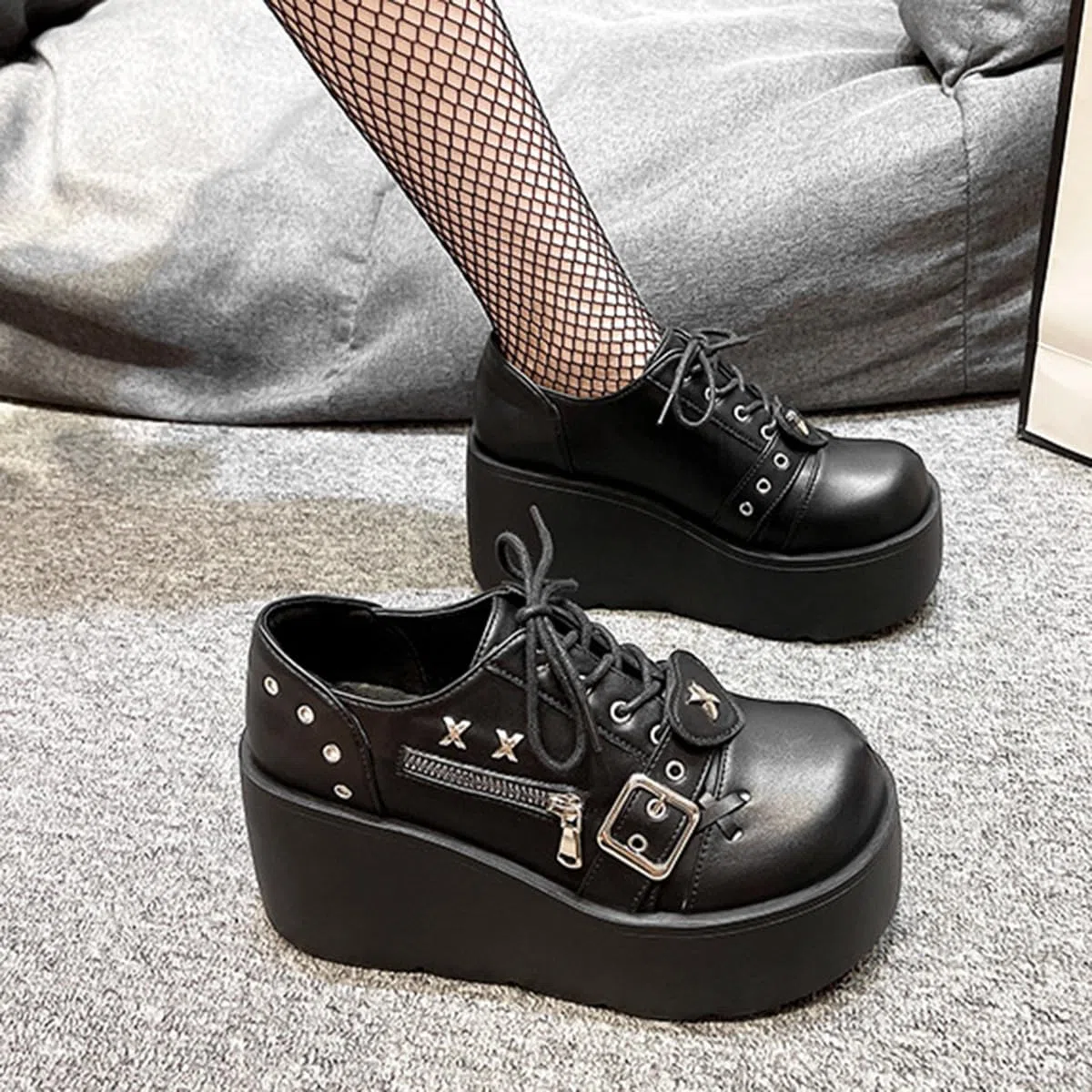 Punk Mary Jane Plateauschuhe Damen mit Nieten Schleifenkette Casual Gothic Leder Schwarz Rundspitze Blockabsatz für Jeans JK Kleid Röcke Halloween Reise Party Cosplay Dating