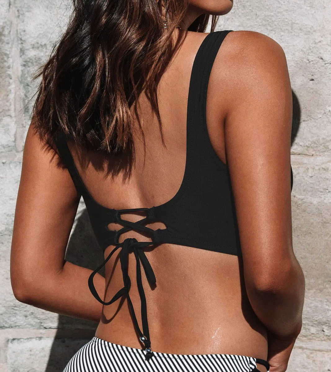 CUPSHE Damen-Bikini-Oberteil mit festem V-Ausschnitt und breiten Trägern zum Schnüren Bralette mit überkreuzter Rückenbindung