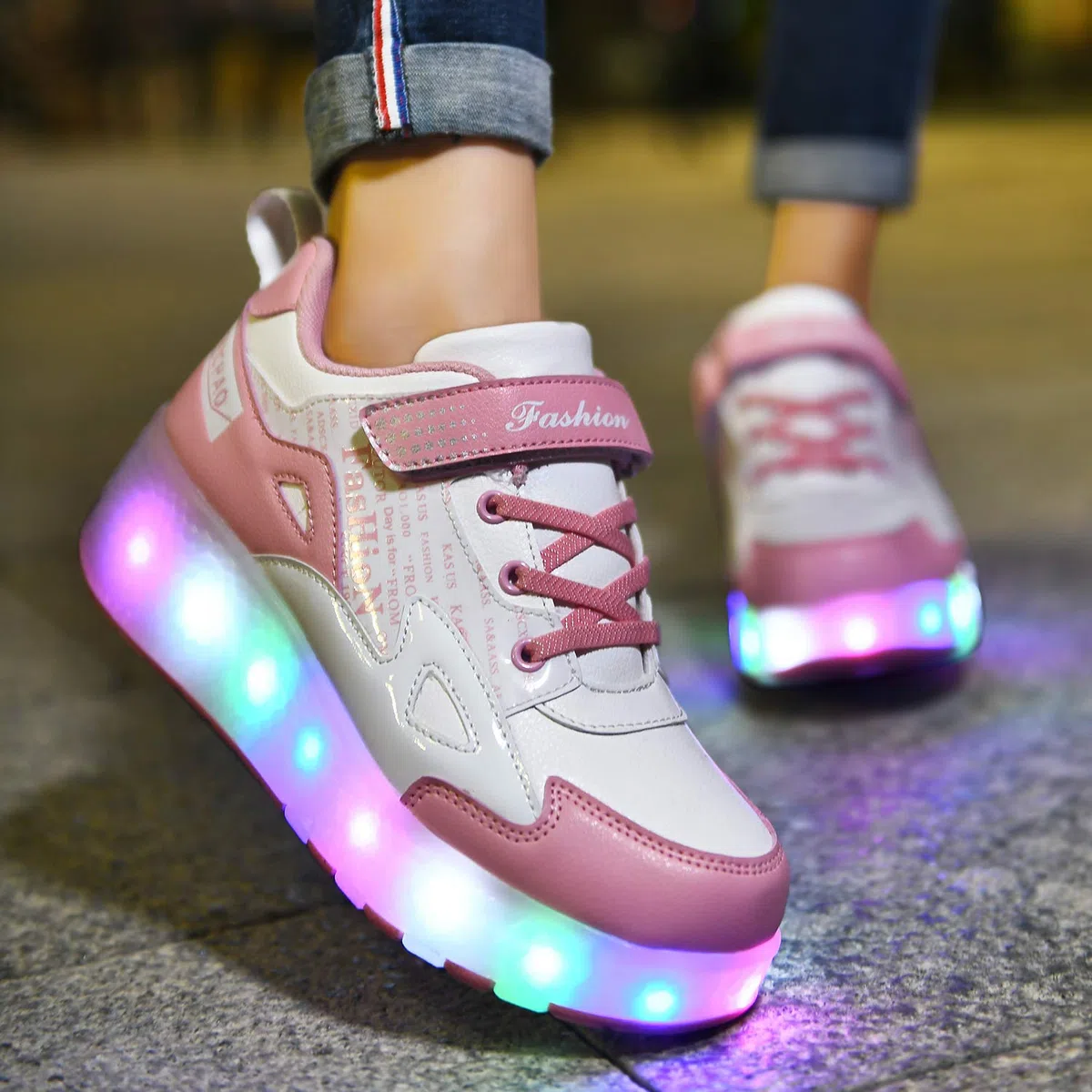 LED USB wiederaufladbar Lichter blinkende Farbe wechselnde Schuhe Multisport Outdoor auf Rollen Sport Gymnastik Sneakers mit Rolle Mädchen Jungen