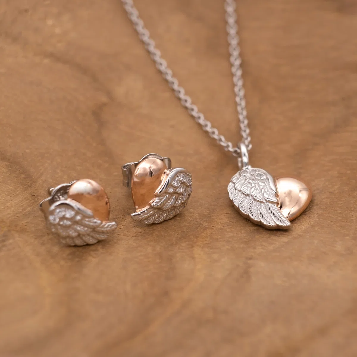 Engelsrufer Damen Charm Anhänger With Love Herz Flügel aus Sterling Silber, Karabinerverschluss, nickelfrei, Allergiker geeignet