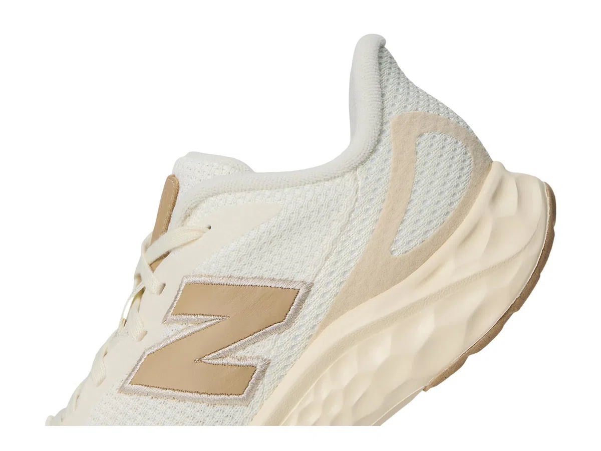 New Balance Damen Fresh Foam Arishi V4 Laufschuh, Angora/Weihrauch/Angora, 9.5